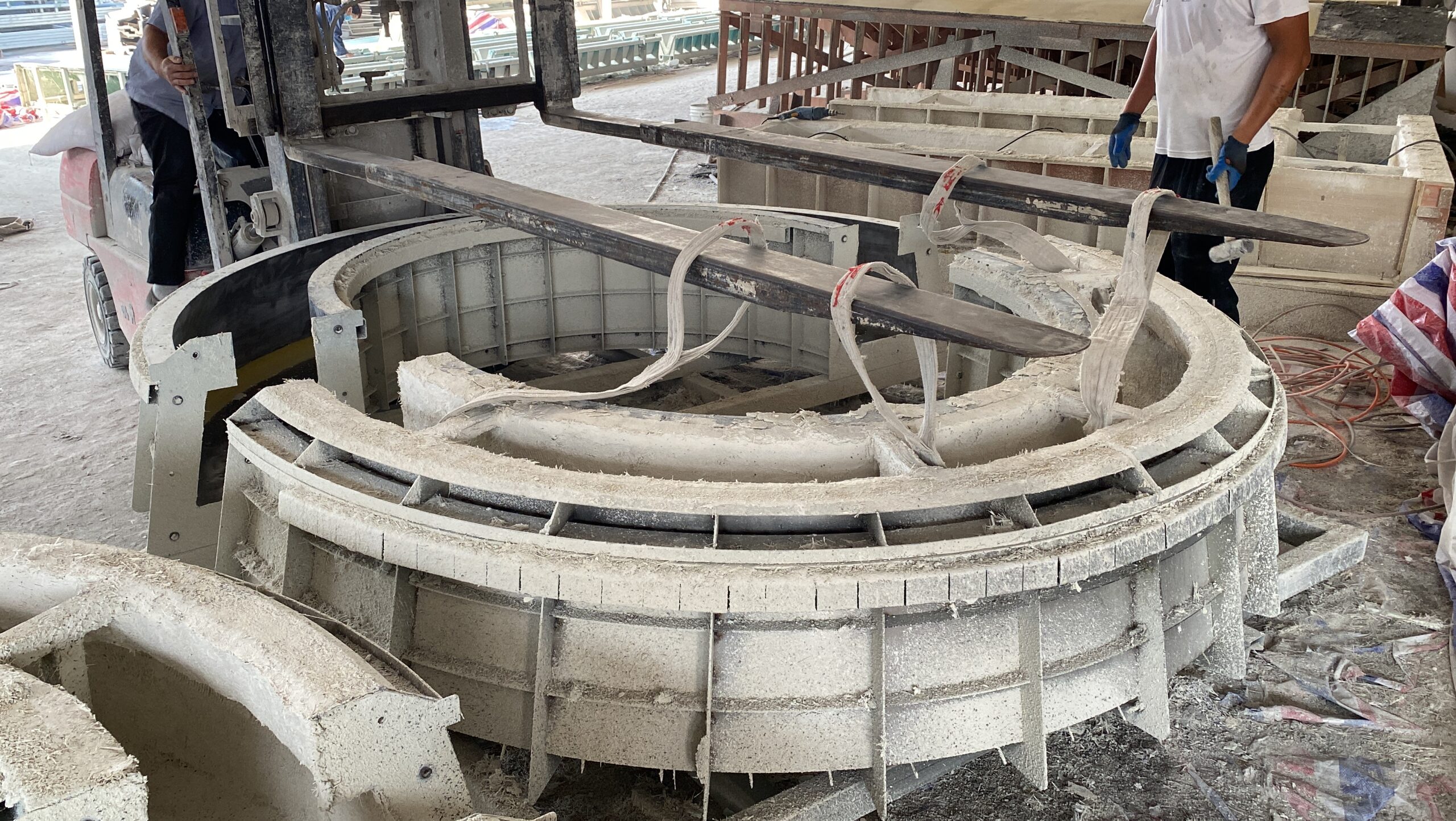 钢环承光:预制模子里的景观伏笔