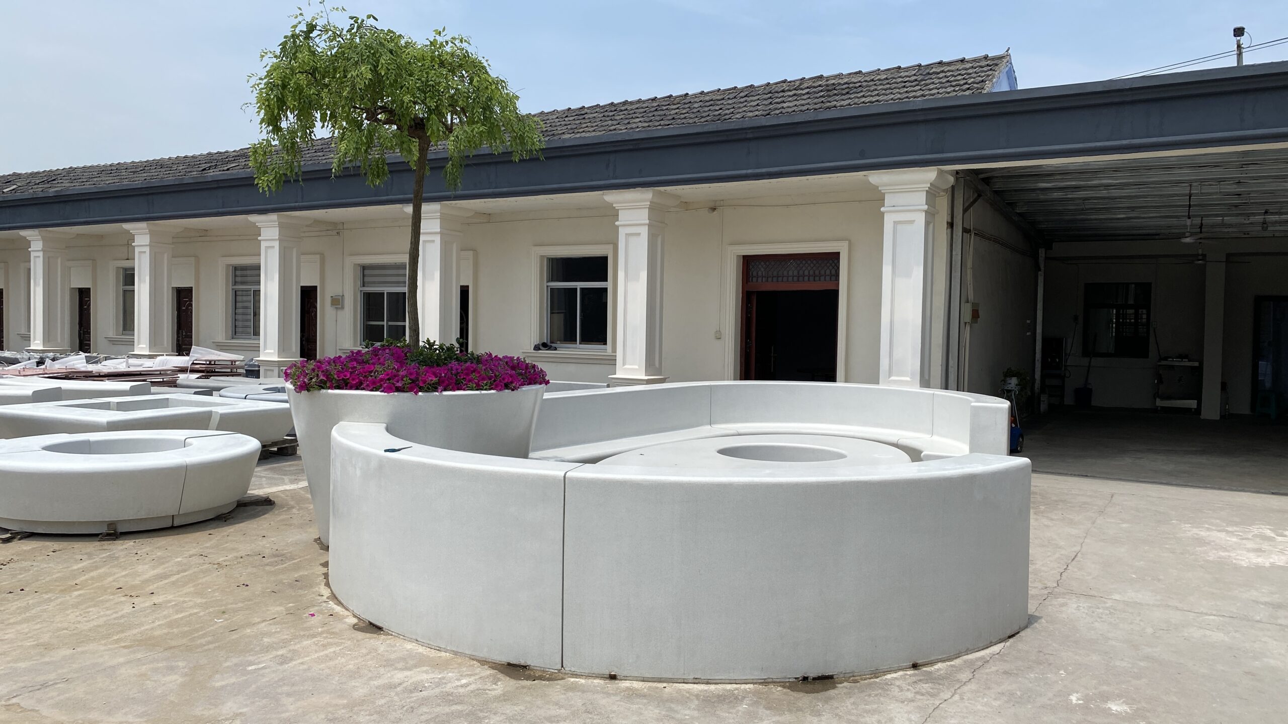 曲环栖境:UHPC 坐凳里的软景观