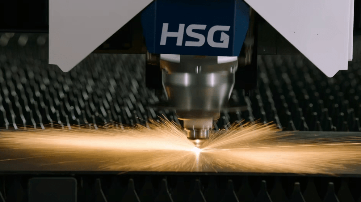 江苏阿尔博UHPC产品钢模生产所用激光切割机。