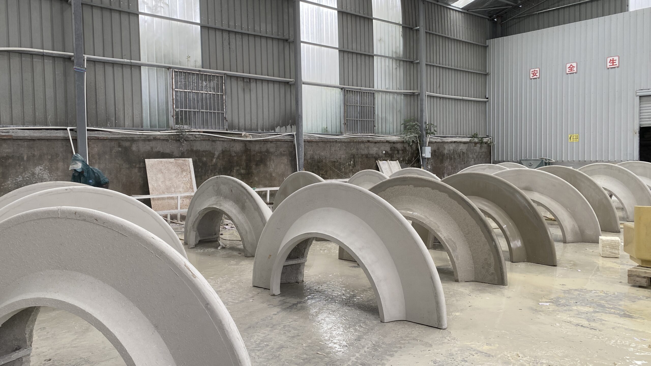 阿尔博 UHPC 飞碟坐凳:公共空间里的 “造型 + 实力” 双担