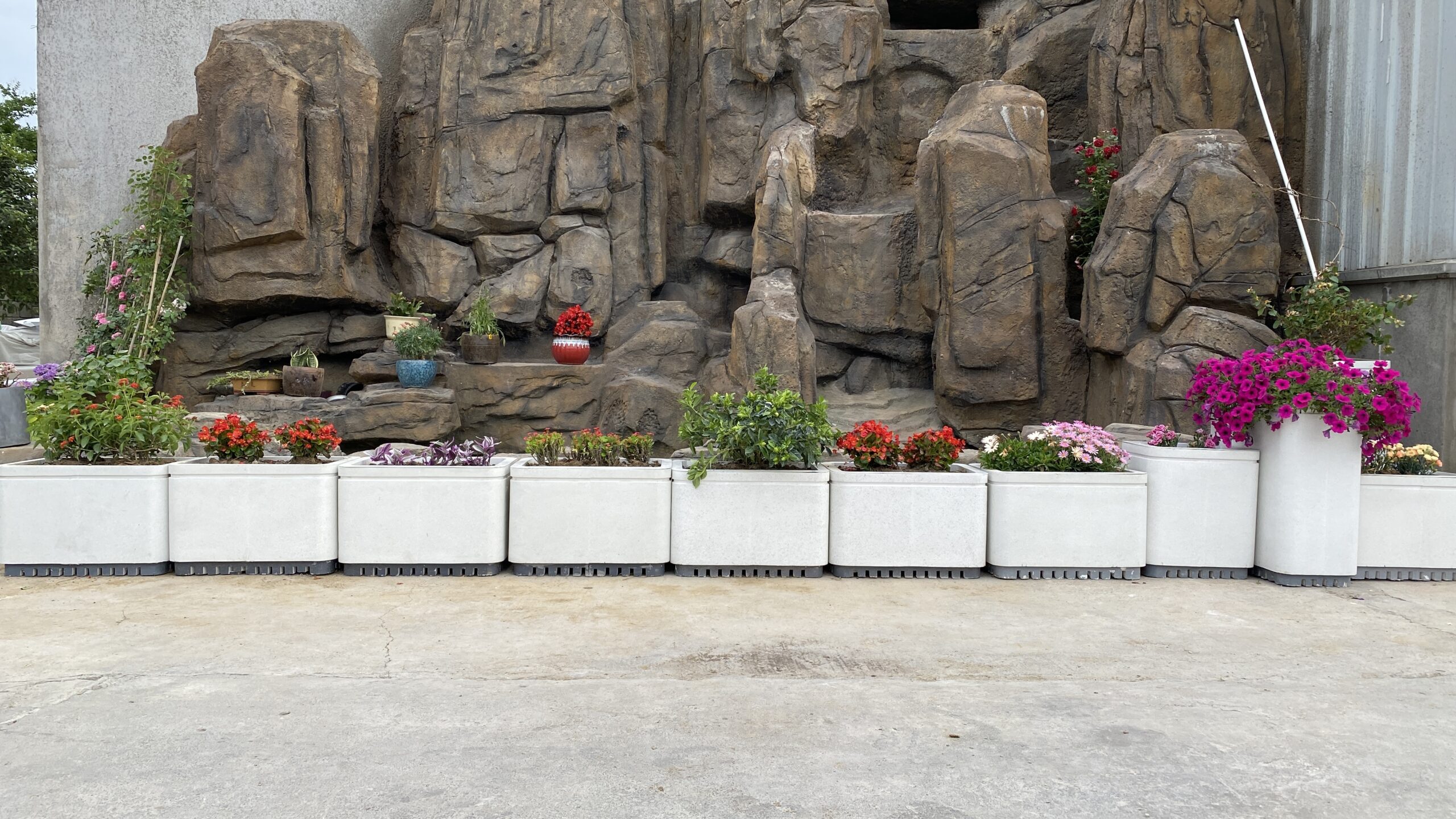 阿尔博 UHPC 花坛:极简质感 + 耐打实力,户外景观的省心搭档