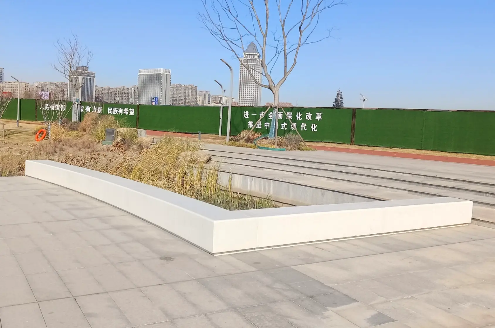 公园景观新标配:高颜值混凝土坐凳,实用与美学的双向奔赴