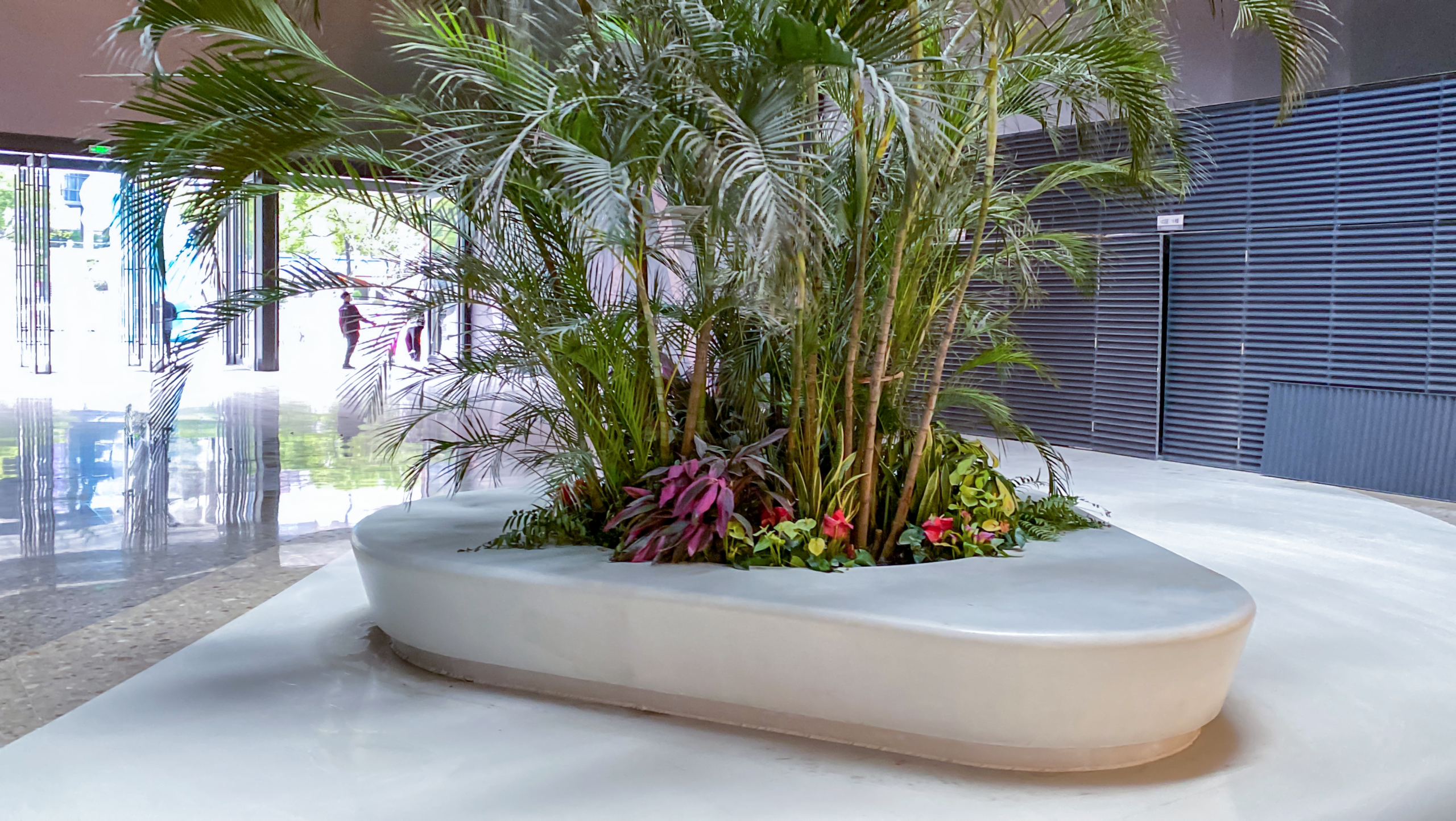 把自然 “种” 进空间 —— 阿尔博艺术混凝土坐凳的绿意共生